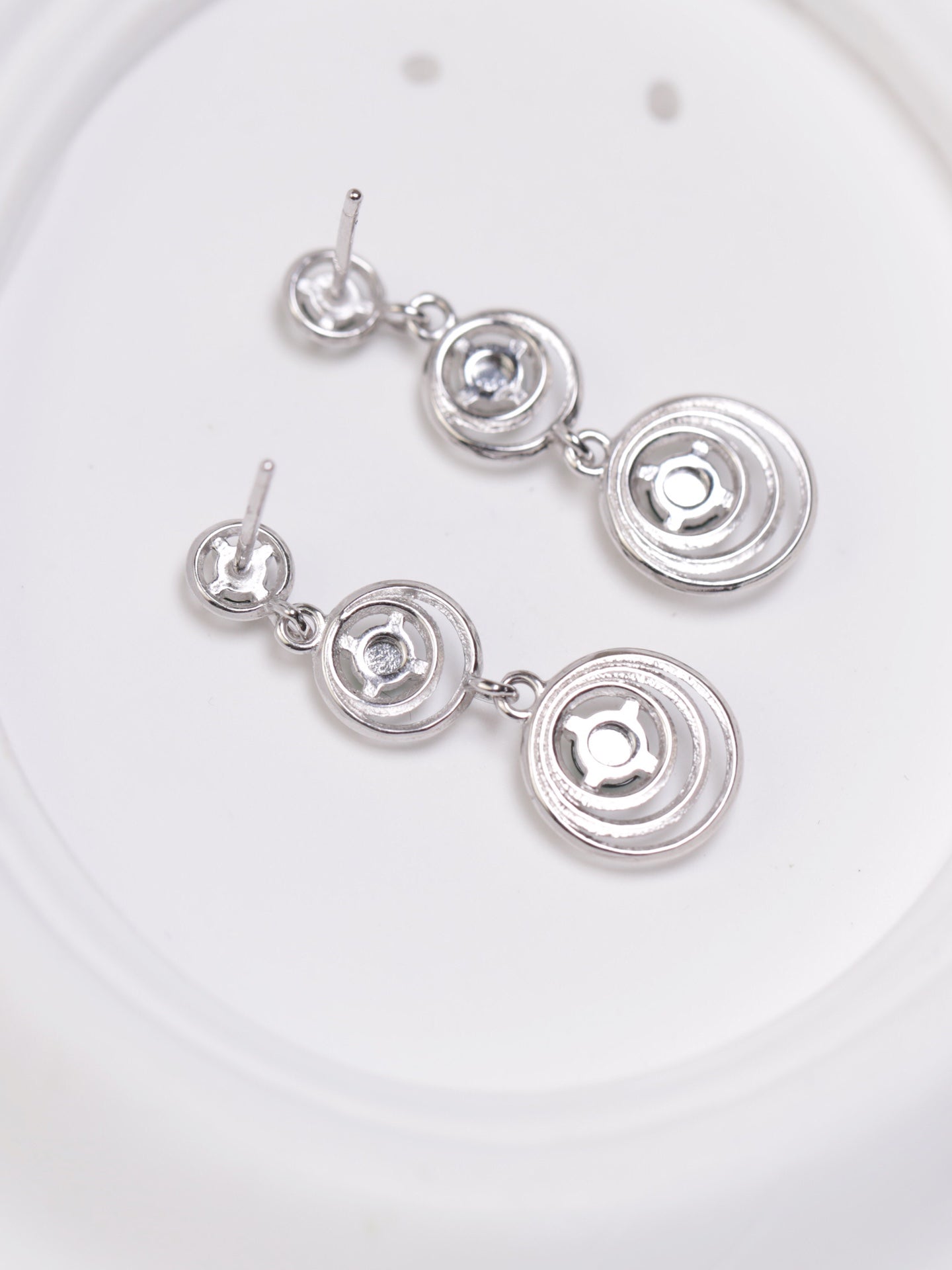 925 silver triple-loop jadeite stud earrings; overall dimensions: 25.5mm x 10mm x 2.5mm.