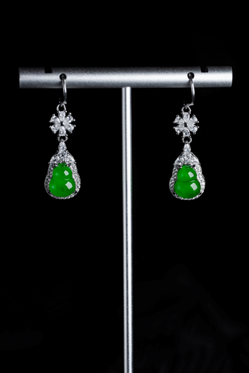 925 Silver Gourd Jadeite Earrings (Overall dimensions: 39mm x 10.5mm x 6mm)