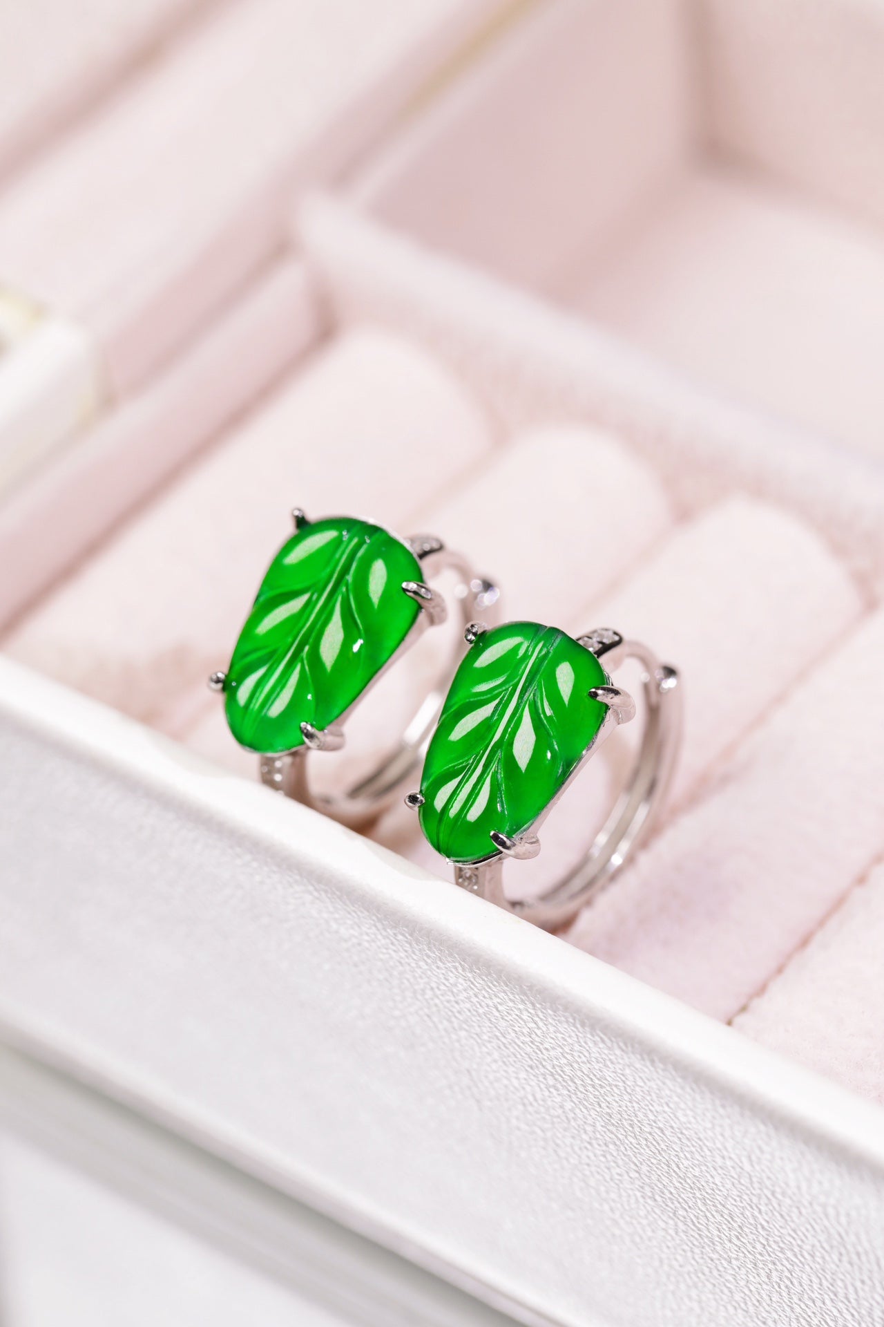 925 Silver and Jadeite Leaf Stud Earrings (Overall dimensions: 12mm x 8.4mm x 4.7mm)