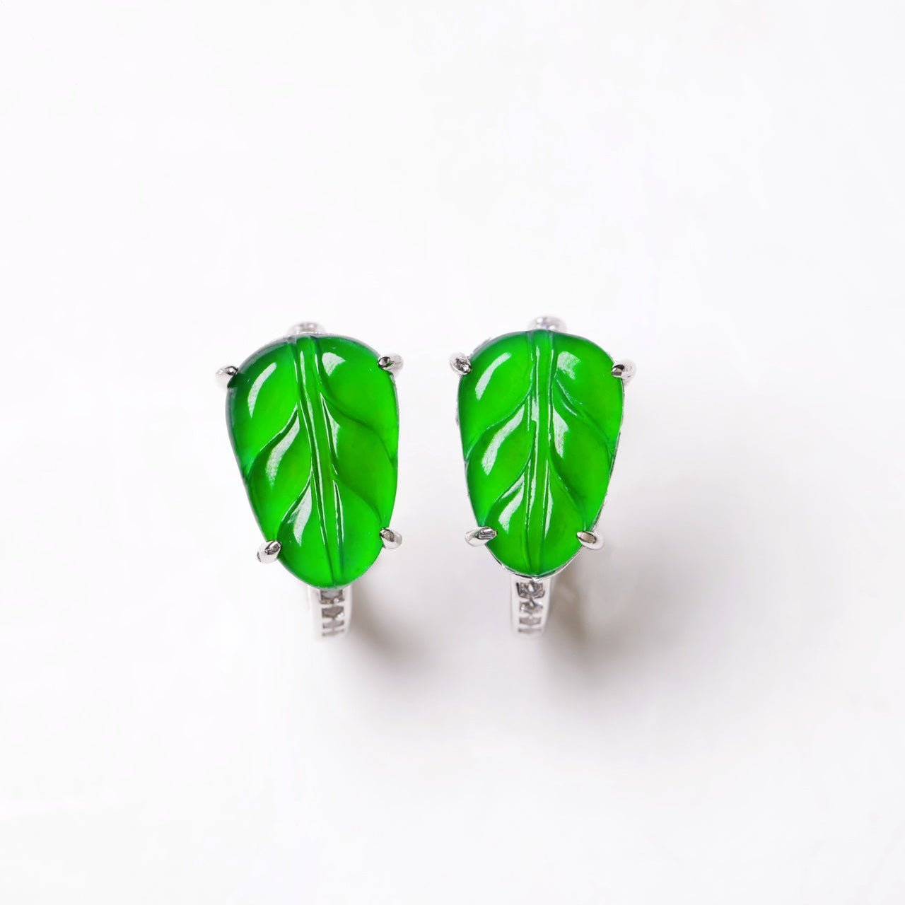 925 Silver and Jadeite Leaf Stud Earrings (Overall dimensions: 12mm x 8.4mm x 4.7mm)