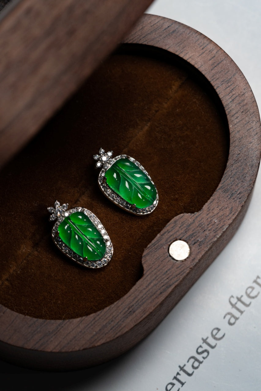 925 Silver and Jadeite Leaf Stud Earrings (Overall Dimensions: 15.3mm x 9mm x 3mm)
