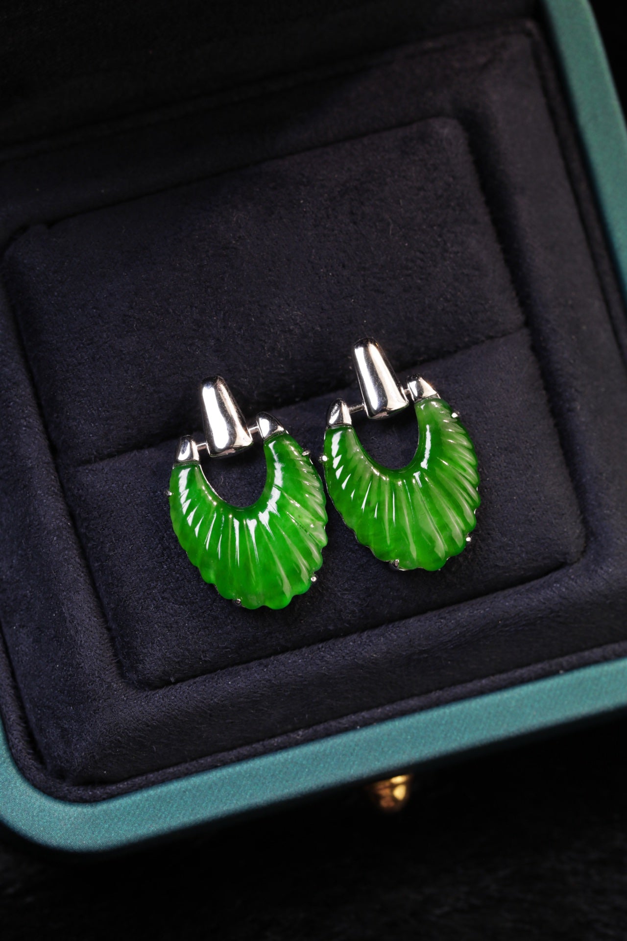 925 Silver "Feathered Garment" Jadeite Stud Earrings (Overall dimensions: 23.5mm x 15mm x 3mm)