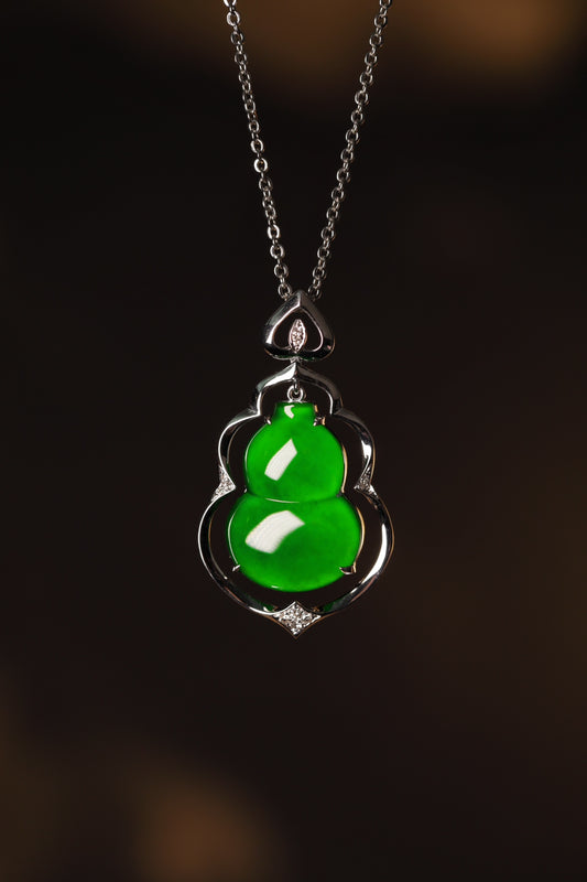 Exquisite Verdance Gourd Necklace Pendant (Overall dimensions: 33.3mm x 18.6mm x 5mm)