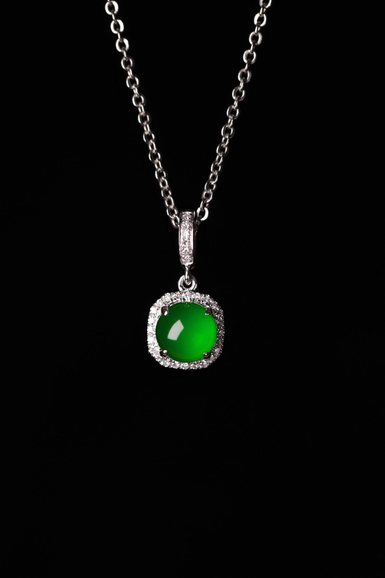 Exquisite VerdanceOval cabochon necklace pendant; overall dimensions: 15.2mm x 7.5mm x 6mm.