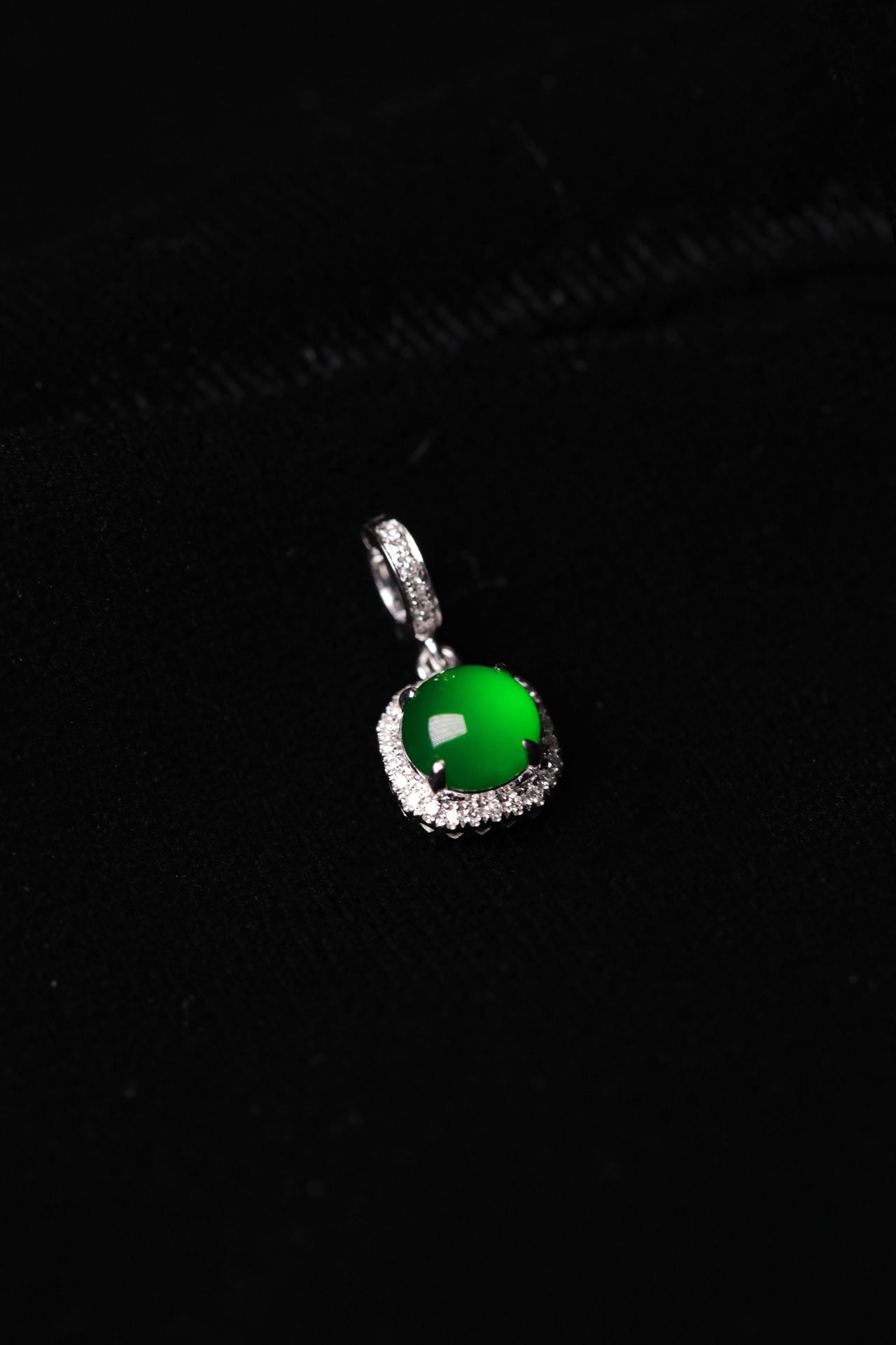 Exquisite VerdanceOval cabochon necklace pendant; overall dimensions: 15.2mm x 7.5mm x 6mm.