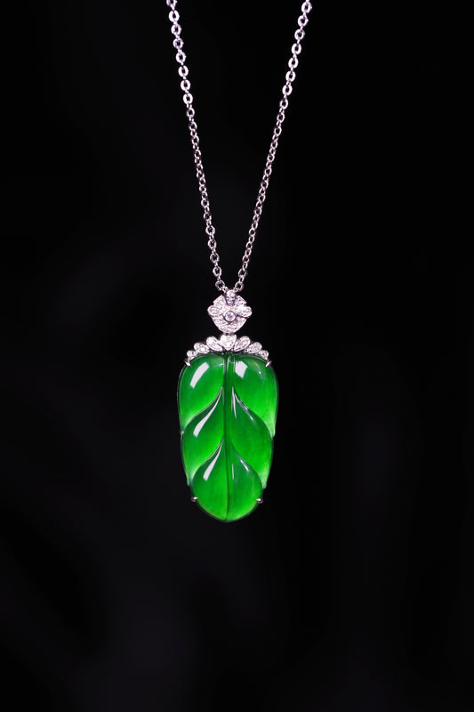 Exquisite VerdanceLeaf necklace pendant; overall dimensions: 33mm x 14mm x 5mm.
