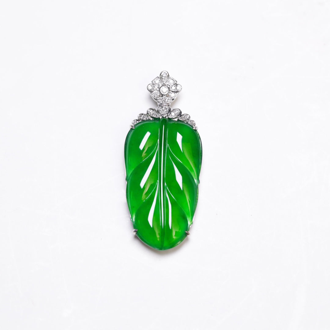 Exquisite VerdanceLeaf necklace pendant; overall dimensions: 33mm x 14mm x 5mm.