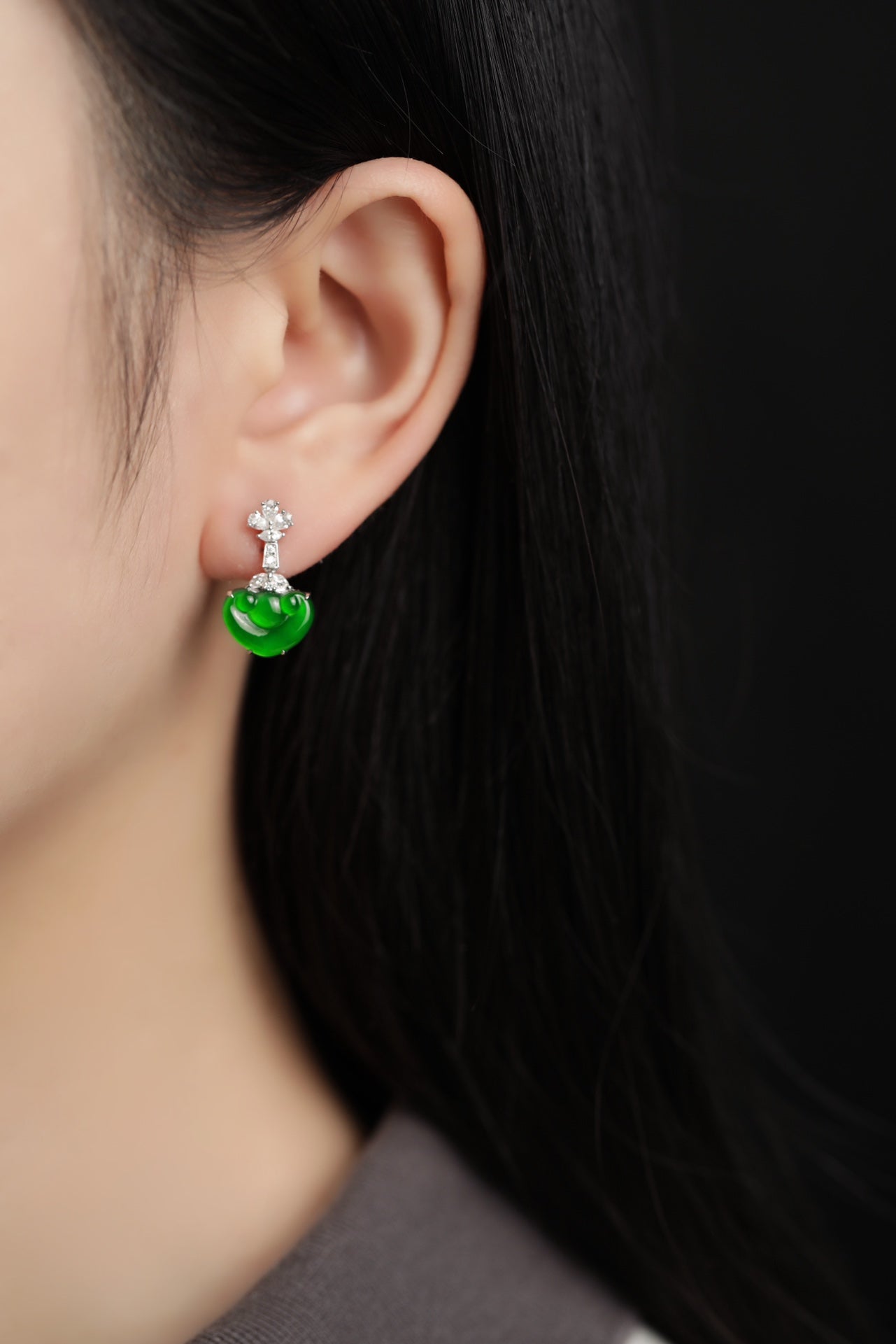 "Exquisite Verdance" Ruyi-style earrings; overall dimensions: 19.5mm x 11.5mm x 4.5mm.