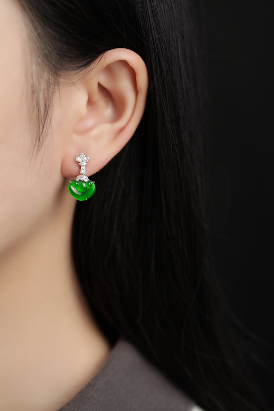 "Exquisite Verdance" Ruyi-style earrings; overall dimensions: 19.5mm x 11.5mm x 4.5mm.