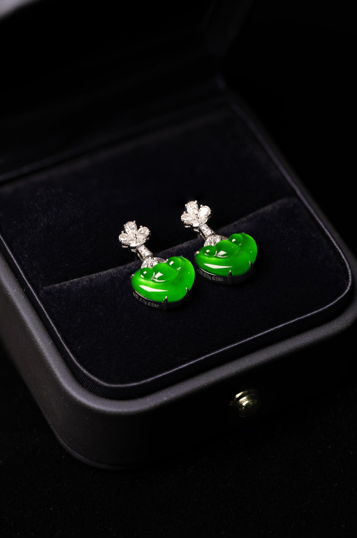 "Exquisite Verdance" Ruyi-style earrings; overall dimensions: 19.5mm x 11.5mm x 4.5mm.