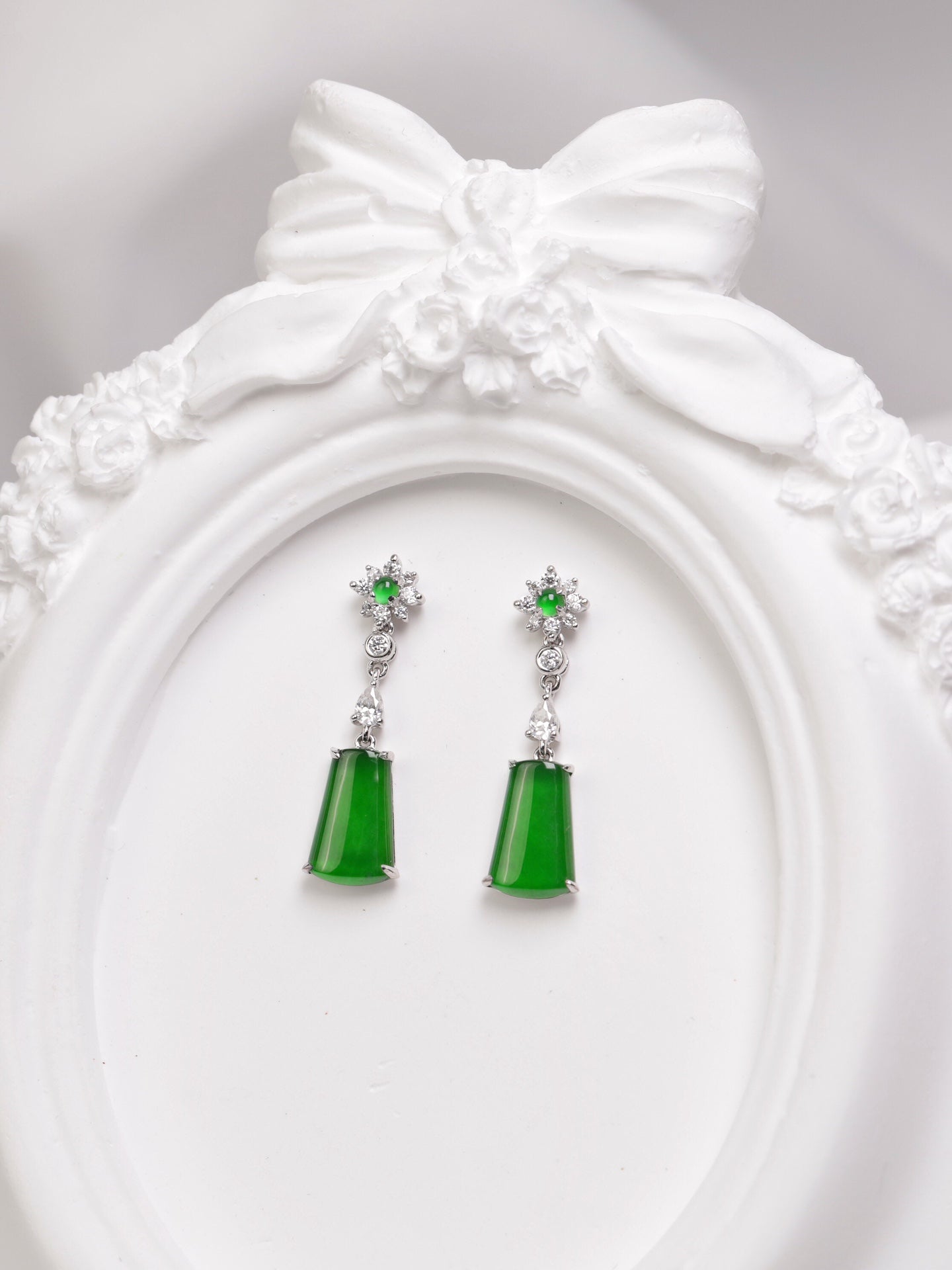 Exquisite Verdance Square-Pendant Earrings (Overall dimensions: 23mm x 7mm x 3mm)