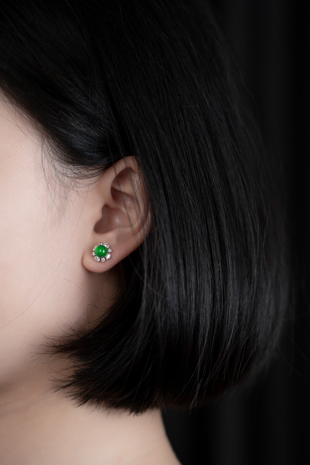 Exquisite Verdance Cabochon Stud Earrings (Overall dimensions: 17mm x 10mm)