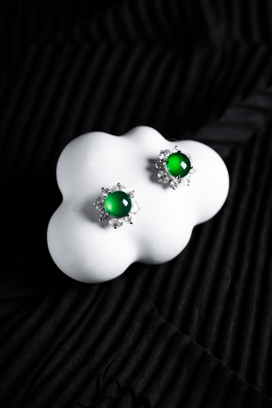 Exquisite Verdance Cabochon Stud Earrings (Overall dimensions: 17mm x 10mm)