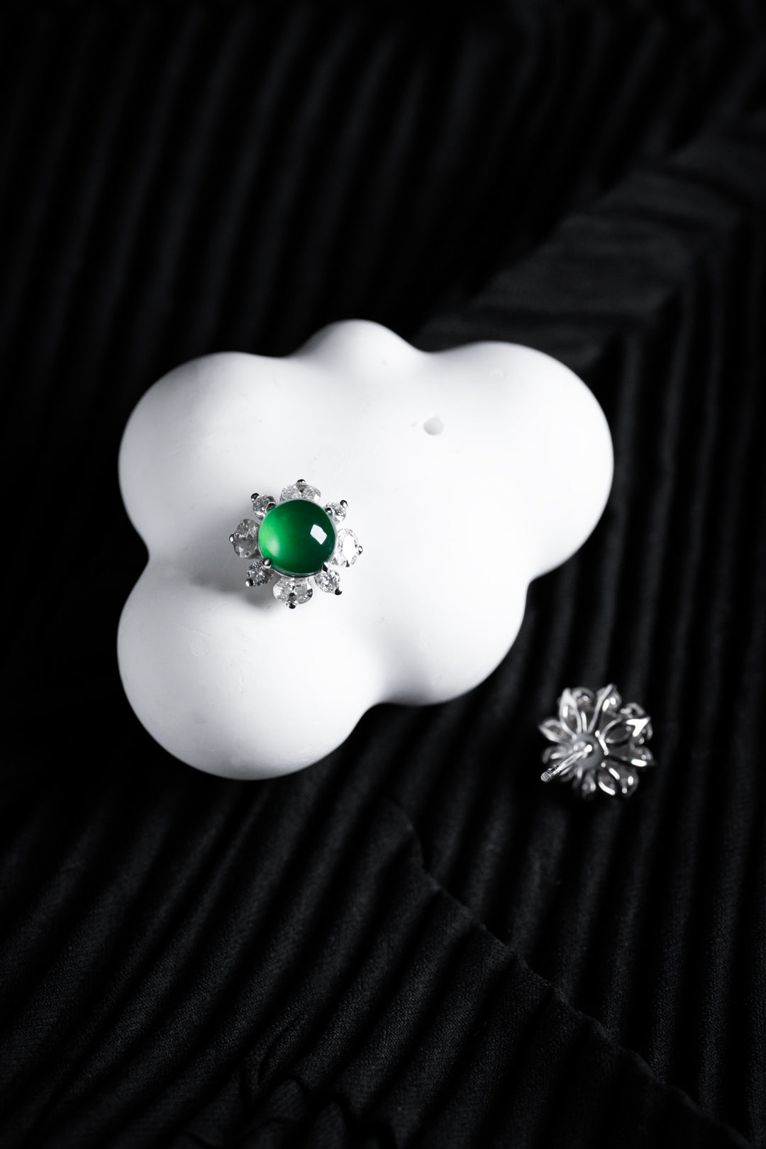 Exquisite Verdance Cabochon Stud Earrings (Overall dimensions: 17mm x 10mm)