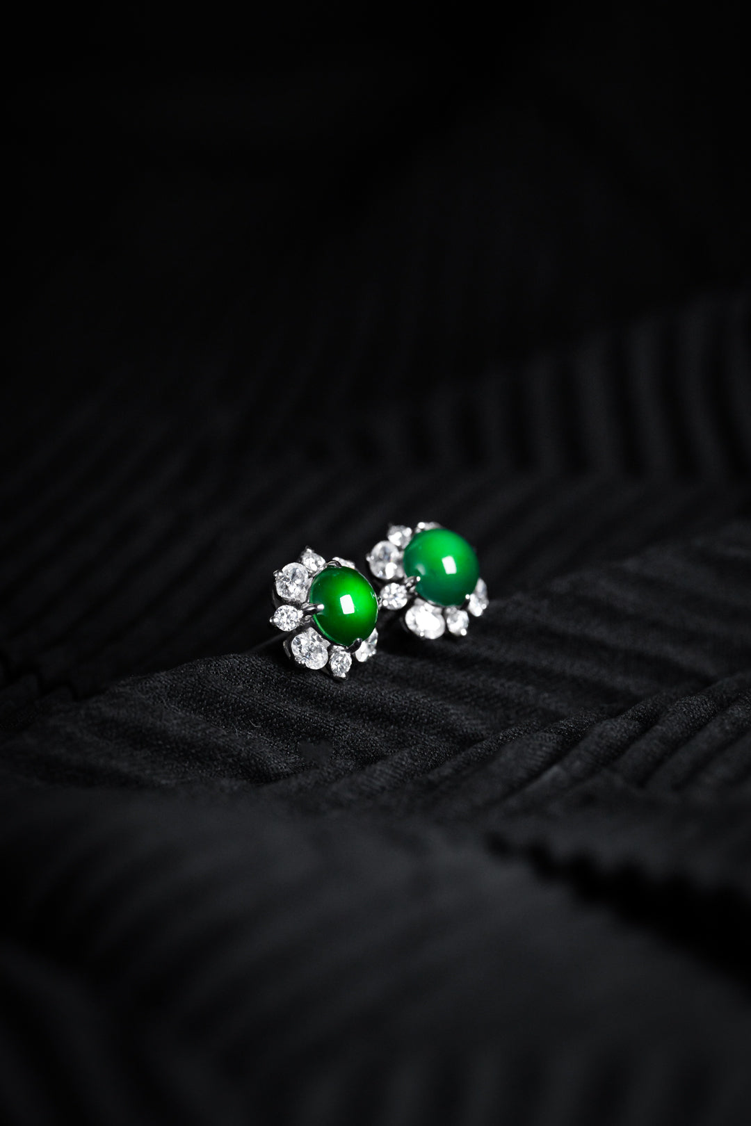 Exquisite Verdance Cabochon Stud Earrings (Overall dimensions: 17mm x 10mm)