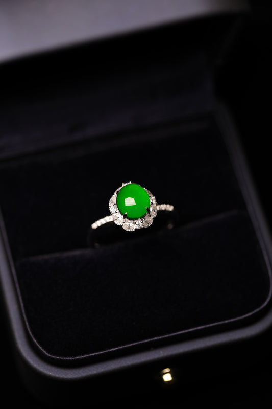 "Exquisite Verdance" cabochon ring; overall dimensions: 27mm x 20mm x 11mm.