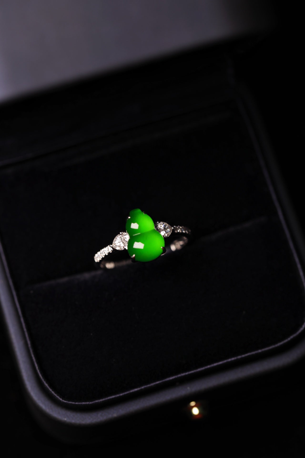 Exquisite Verdance Gourd Ring (Overall dimensions: 19.1mm x 10mm x 6.5mm)