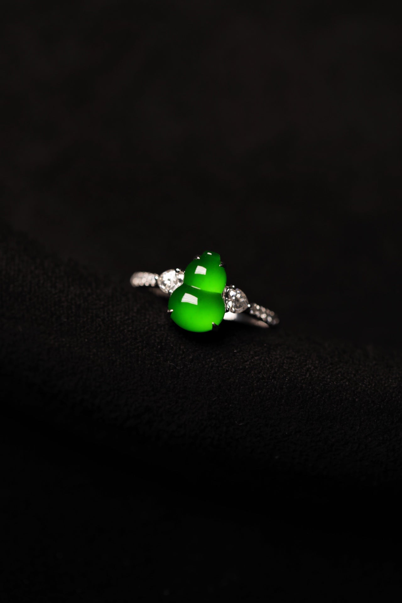 Exquisite Verdance Gourd Ring (Overall dimensions: 19.1mm x 10mm x 6.5mm)