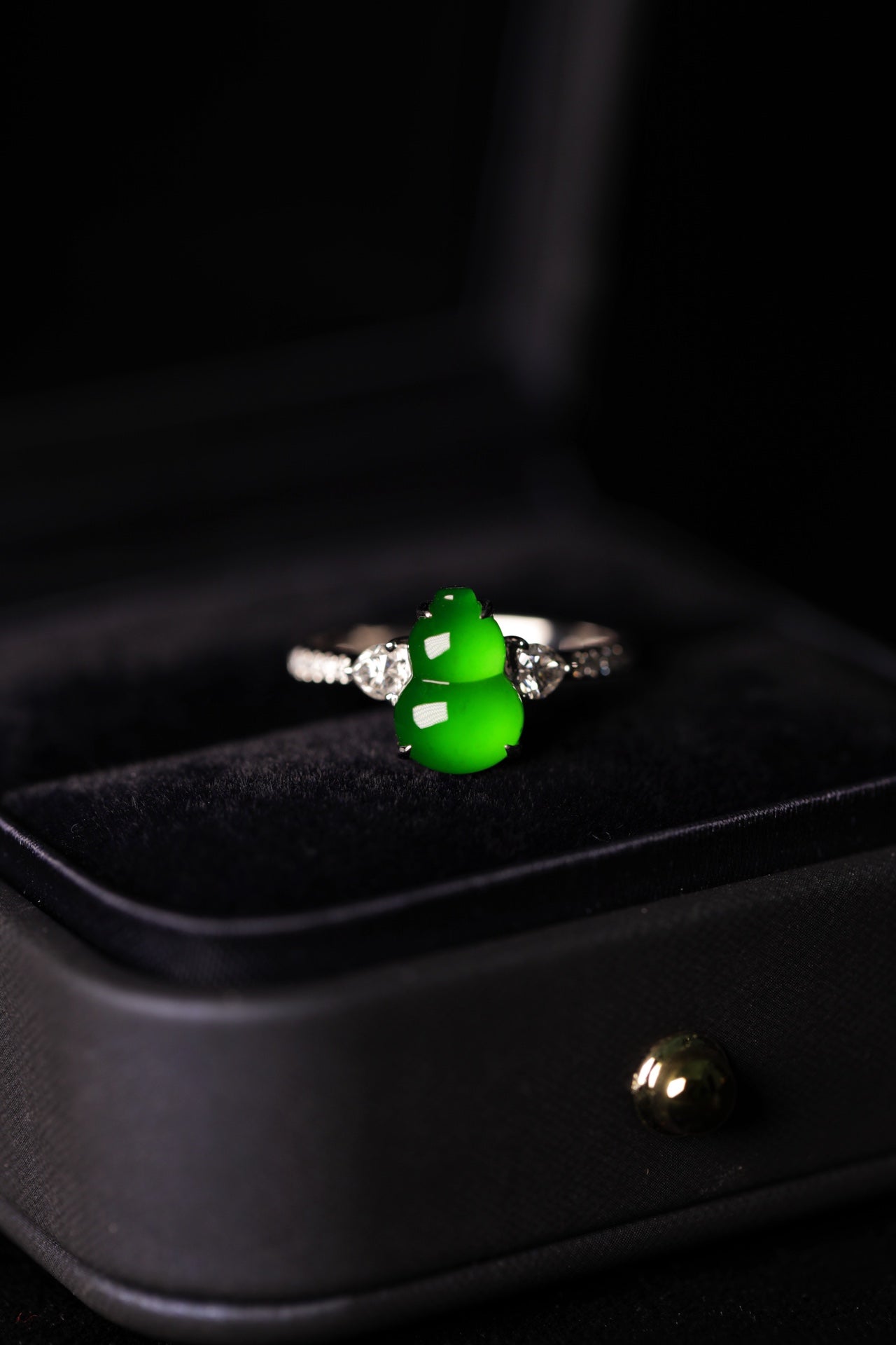 Exquisite Verdance Gourd Ring (Overall dimensions: 19.1mm x 10mm x 6.5mm)