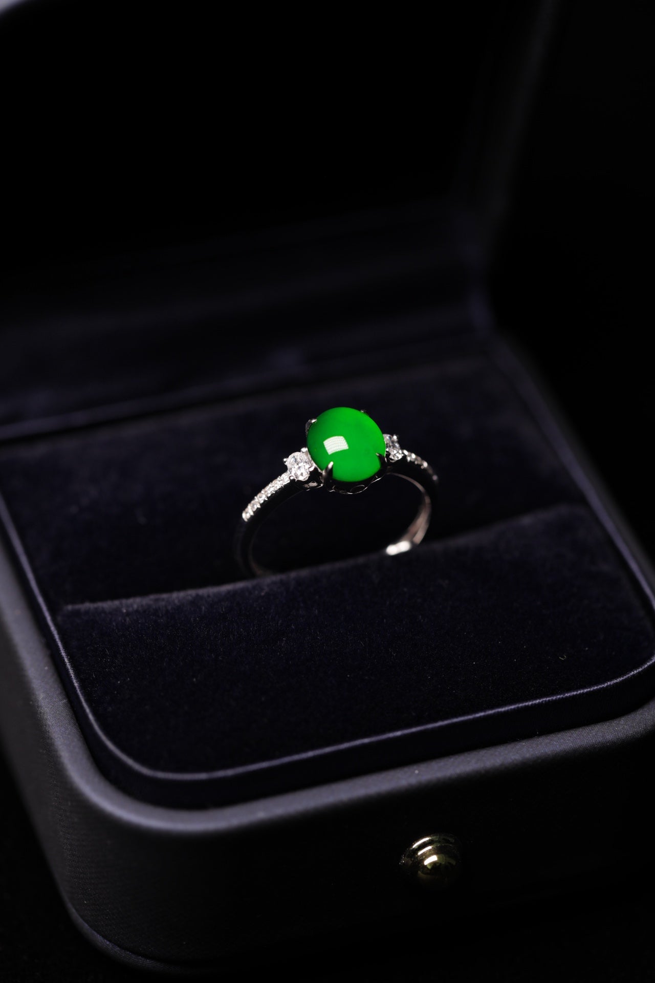Exquisite Verdance Cabochon Ring (Overall dimensions: 24mm x 8mm x 6mm)