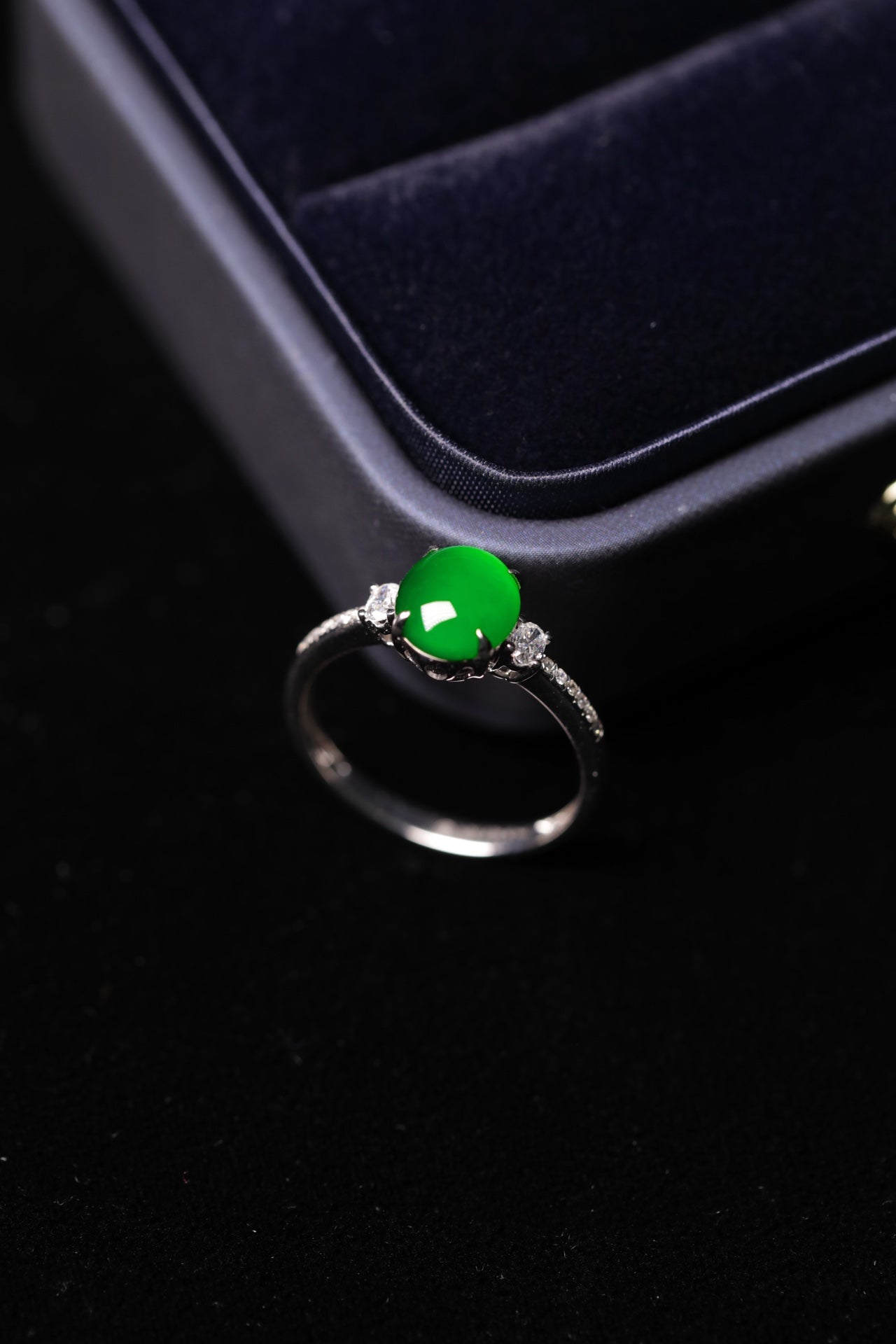 Exquisite Verdance Cabochon Ring (Overall dimensions: 24mm x 8mm x 6mm)