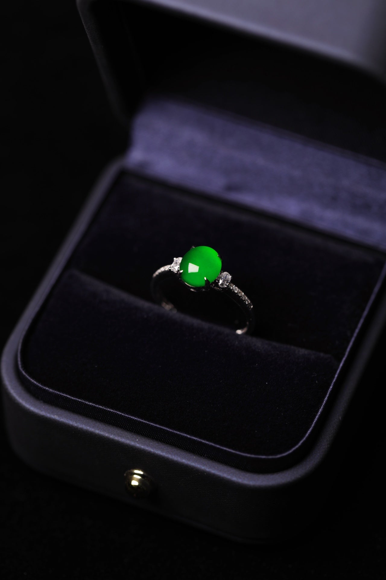 Exquisite Verdance Cabochon Ring (Overall dimensions: 24mm x 8mm x 6mm)
