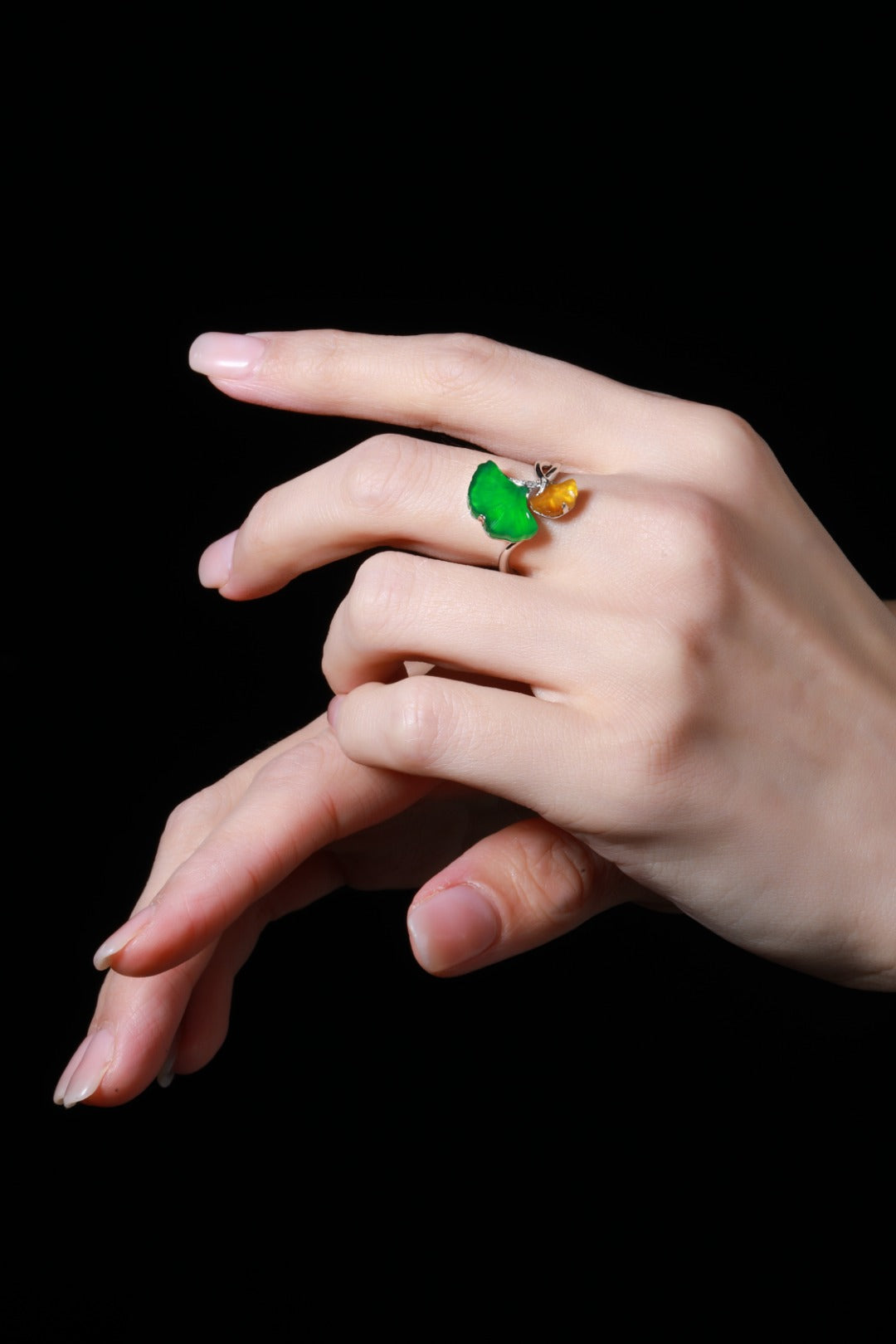 "Three Lifetimes luck of Apricots" Ginkgo Leaf Jadeite Ring (Overall dimensions: 16.8mm x 11.8mm x 4.8mm)