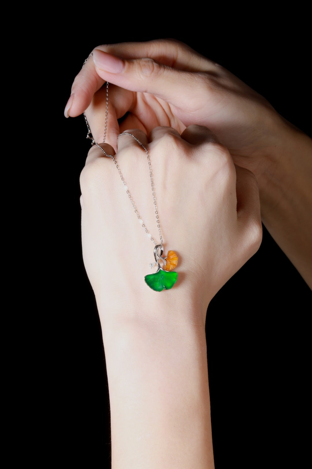 "Three Lifetimes luck of Apricots" Jadeite Apricot Leaf Necklace (Overall dimensions: 22.7mm x 19mm x 3.7mm)