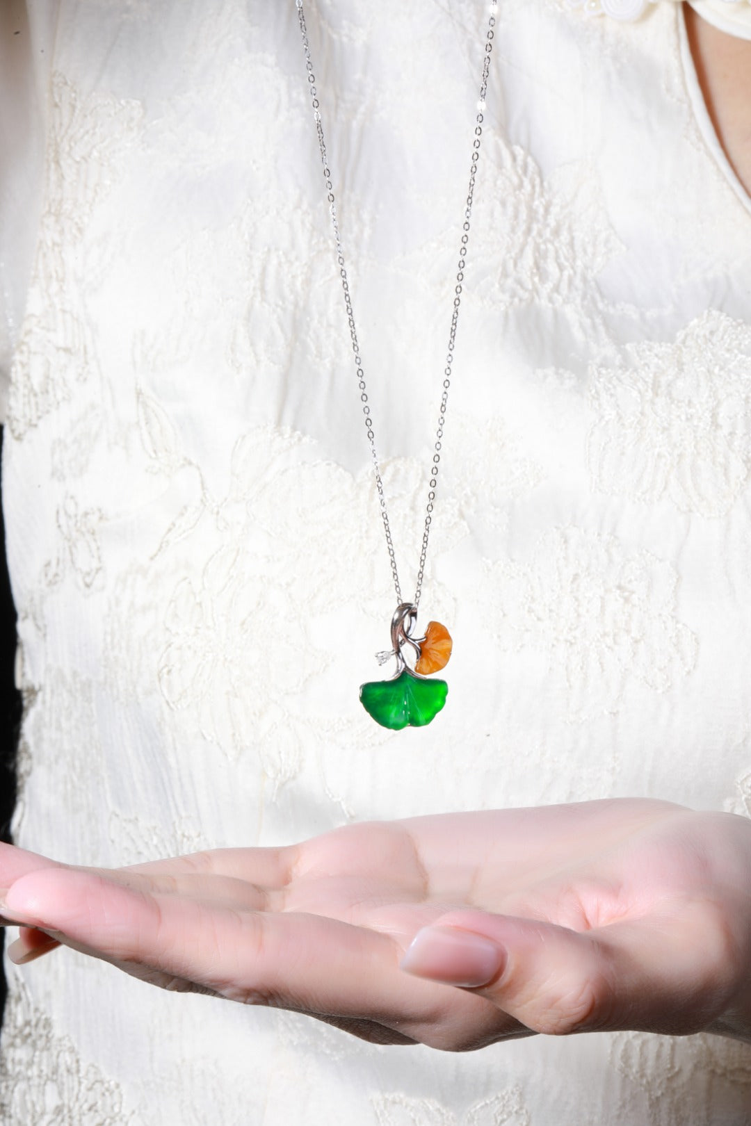 "Three Lifetimes luck of Apricots" Jadeite Apricot Leaf Necklace (Overall dimensions: 22.7mm x 19mm x 3.7mm)
