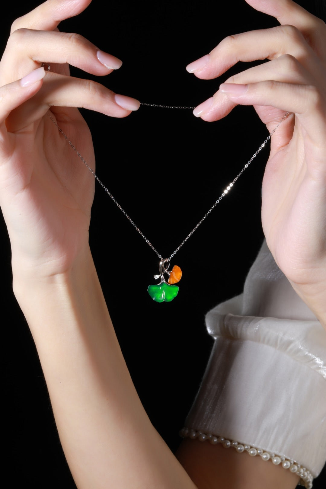 "Three Lifetimes luck of Apricots" Jadeite Apricot Leaf Necklace (Overall dimensions: 22.7mm x 19mm x 3.7mm)