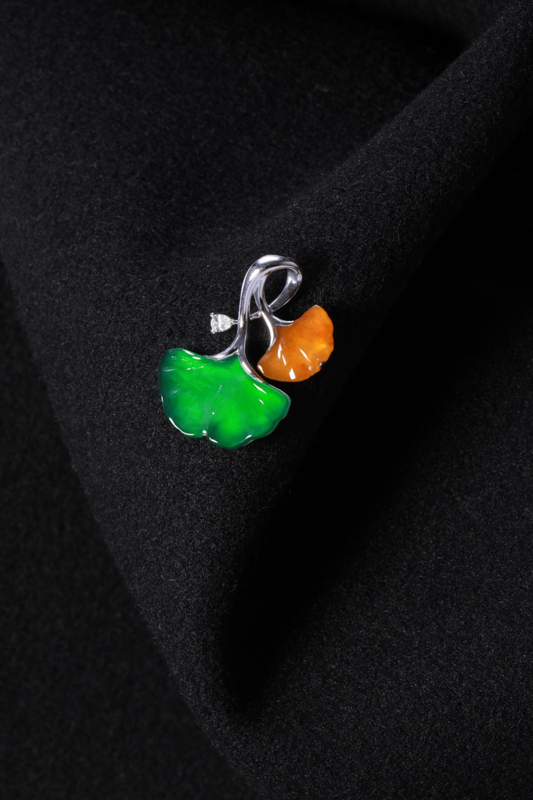 "Three Lifetimes luck of Apricots" Jadeite Apricot Leaf Necklace (Overall dimensions: 22.7mm x 19mm x 3.7mm)