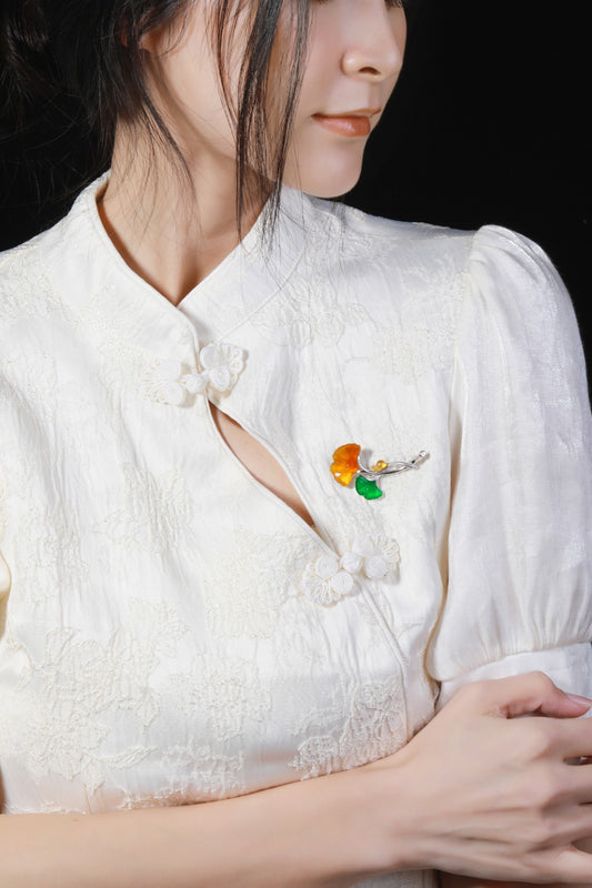 "Three Lifetimes luck of Apricots" Jadeite Apricot Leaf Brooch (Overall dimensions: 46.8mm x 29.5mm)