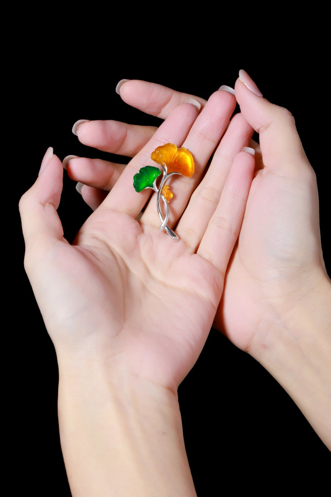 "Three Lifetimes luck of Apricots" Jadeite Apricot Leaf Brooch (Overall dimensions: 46.8mm x 29.5mm)