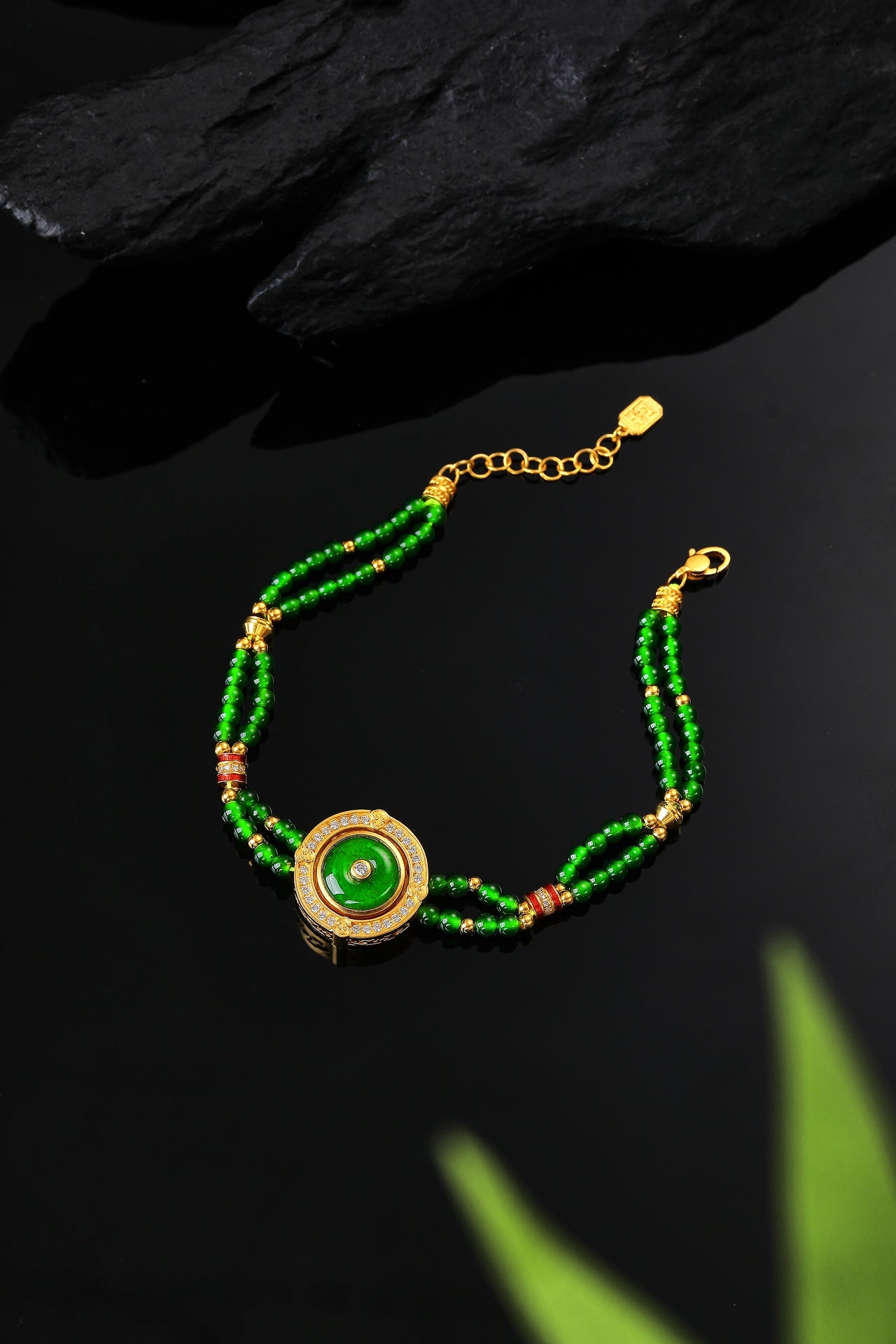 Quintessence of the East Pure Gold "Safety Buckle" and Jadeite Bracelet (Net Gold Weight: 12.426g)