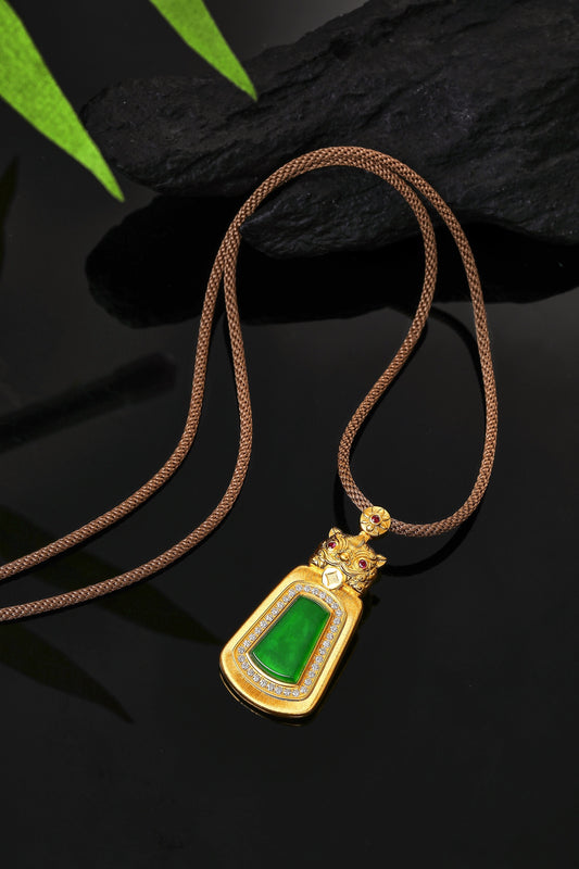 Quintessence of the East Pure Gold "Zhen'an Lion" Jade Necklace (Net Gold Weight: 17.9g)