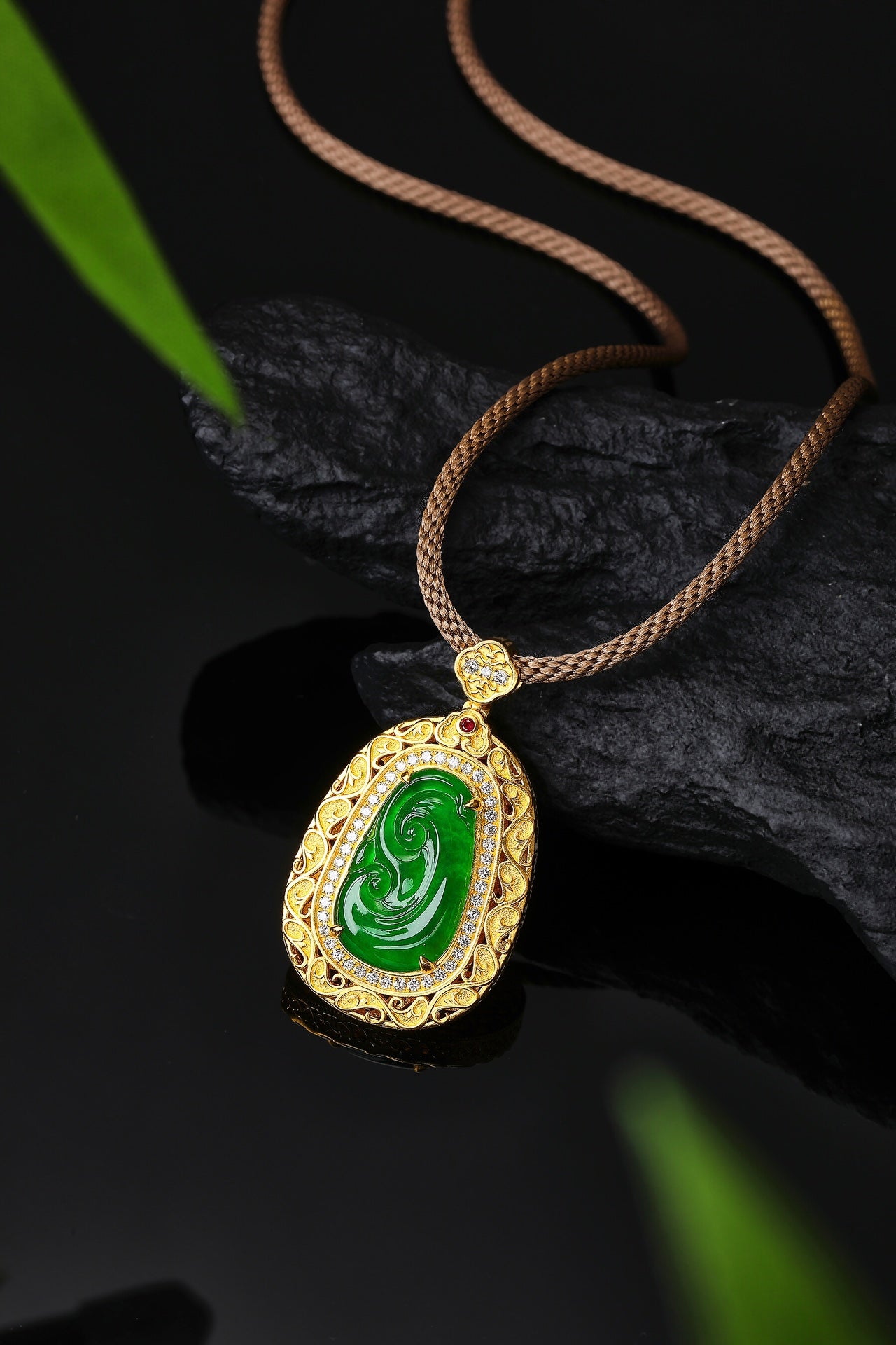 Quintessence of the East Pure Gold and Jade Ruyi Necklace (Net Gold Weight: 14.187g)