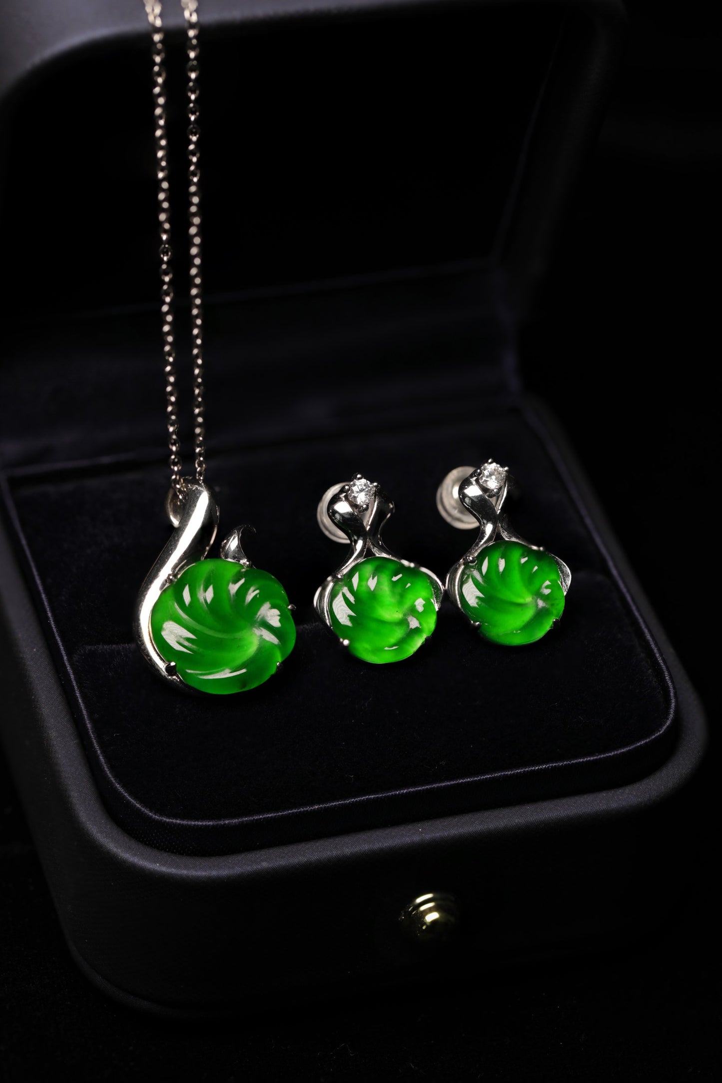 925 Silver Swirling Jade Necklace and Earring Set