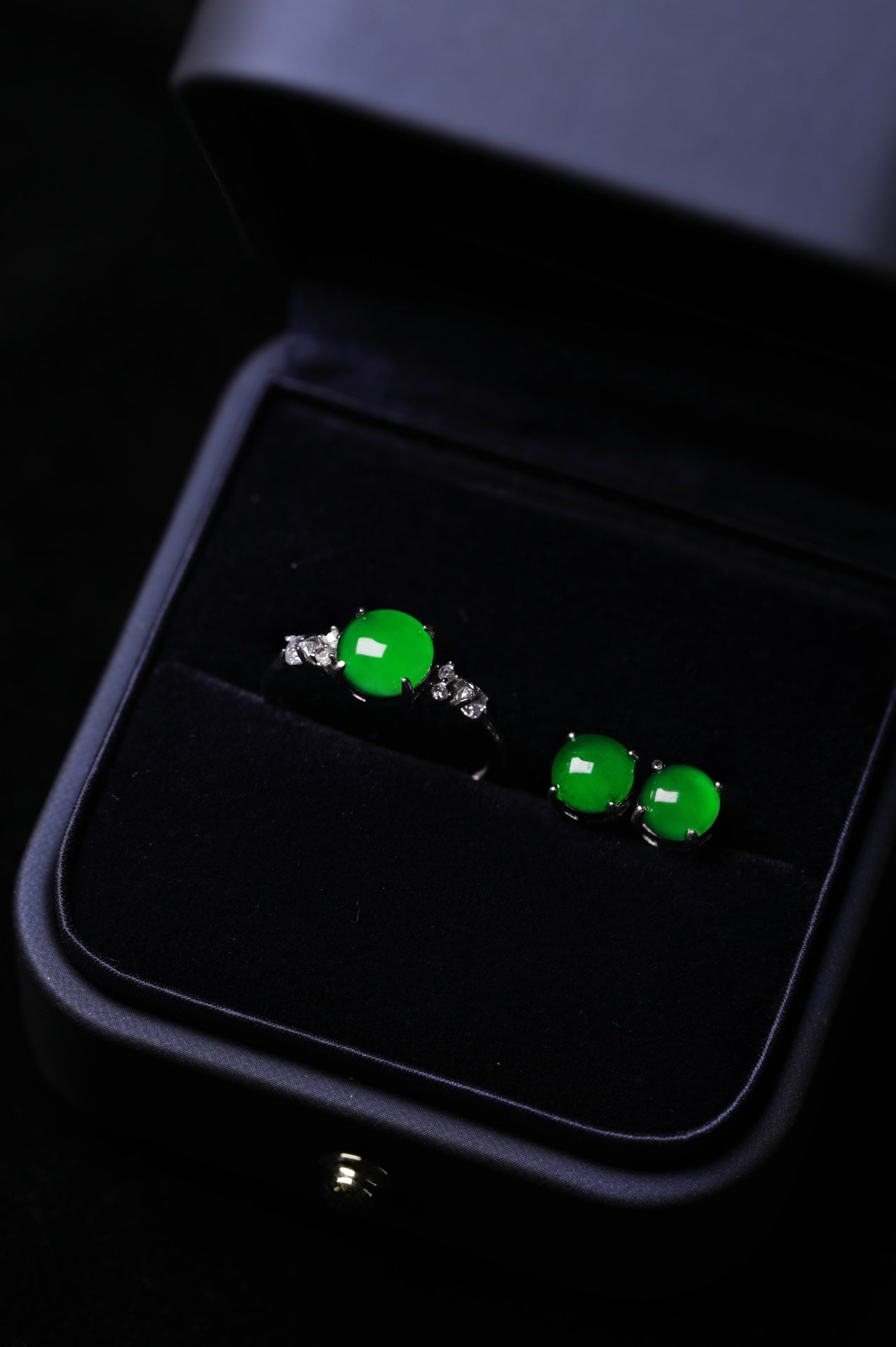 925 Silver Jadeite Ring and Stud Earring Set (Oval Cabochon)