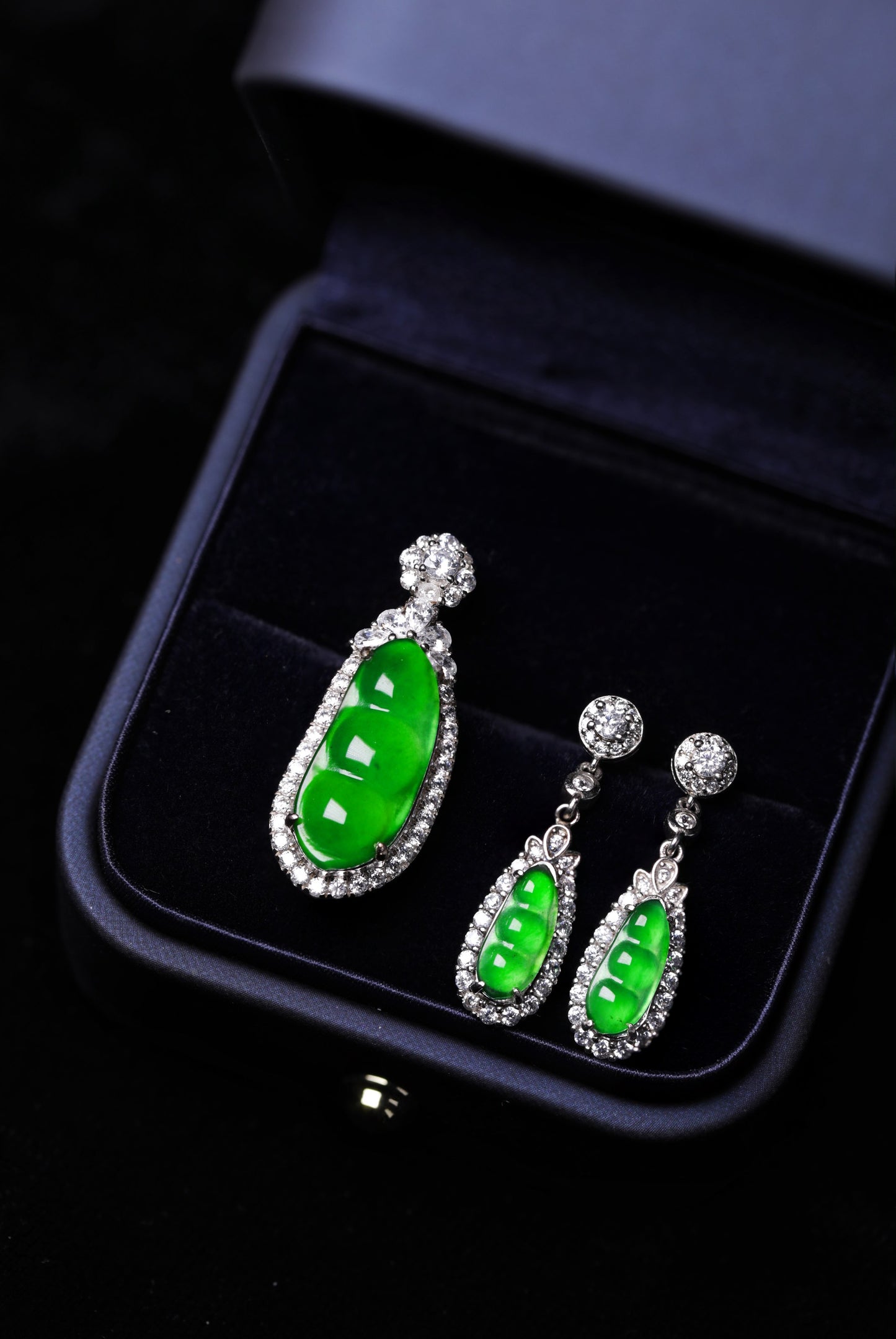 925 Silver Jade "Lucky Bean" Pendant and Ear Stud Set